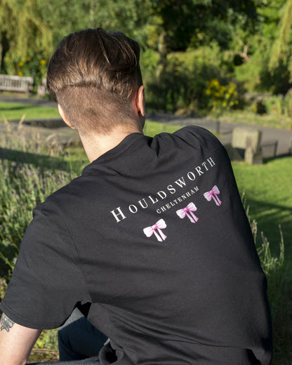 Houldsworth of Cheltenham luxury horse racing t-shirt – crafted from premium quality fabric for ultimate comfort. A relaxed yet stylish choice, inspired by British horse racing heritage, perfect for casual days and effortless elegance. Honouring the memory of the little girls lost in Southport.